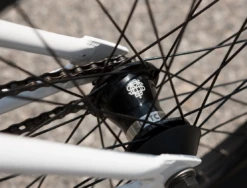 Sunday Forecaster Ross Signature Bike 2023 -Cycle Gear Hub sunday.forecaster.aaron .ross .bike2023.gloss .white .1